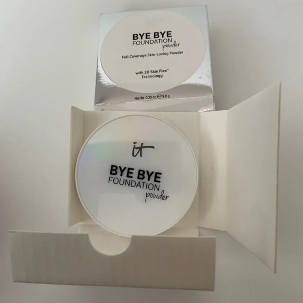 It Cosmetics Bye Bye Foundation Deep Ebony Powder